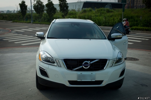 XC60終於裝上R-design配件~補上完裝照片