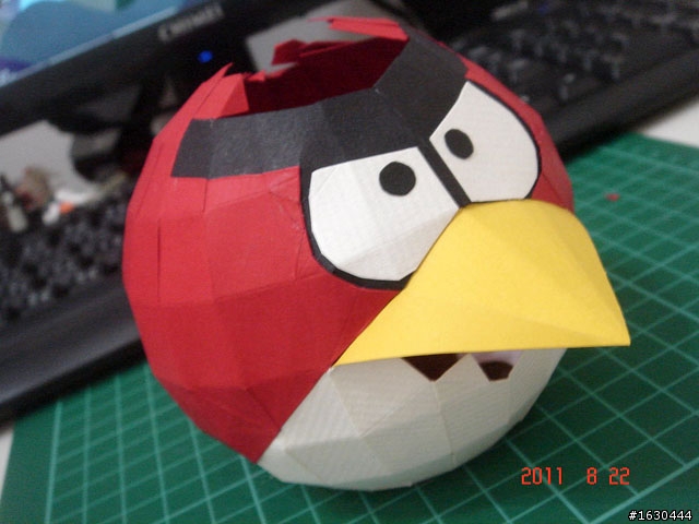 [分享]自製Angry Bird小紅紅紙模型~