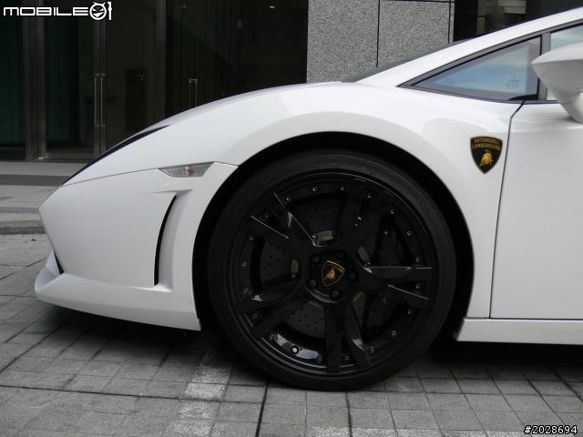 停在一旁的 Gallardo