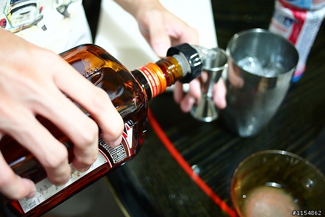 [分享] 時尚調酒必備~ 君度橙酒 COINTREAU