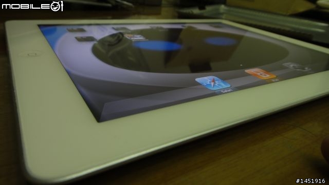 monCarbon for iPad2 "銀色"碳纖維背蓋開箱