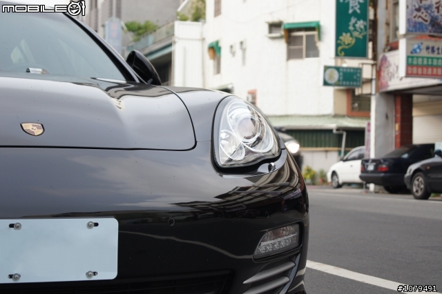 我家巷口的Panamera 4S (新手試拍.)