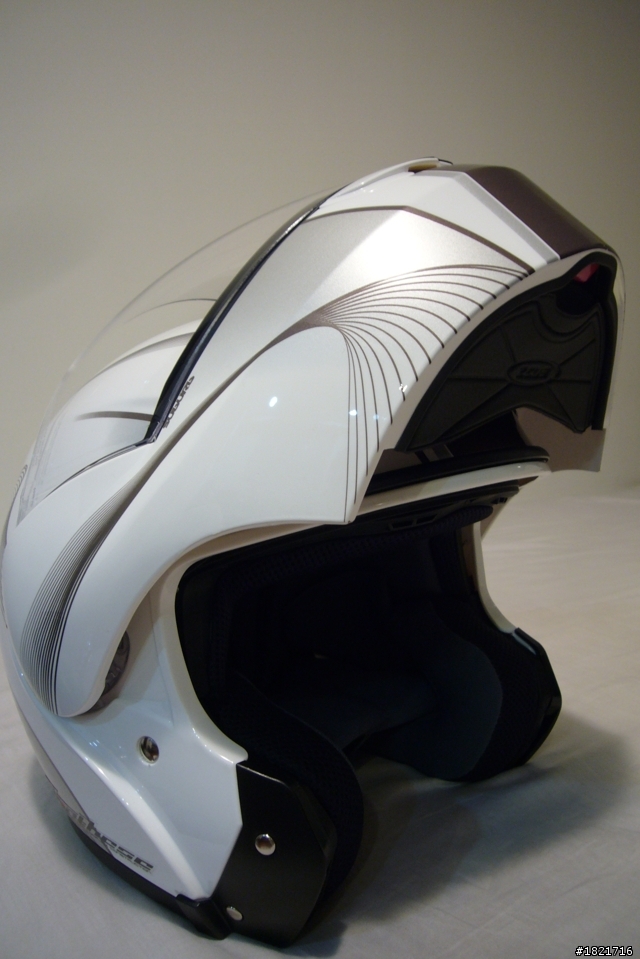 【簡易開箱】Zeus-3000A、SBK Super-R 為安全加分！