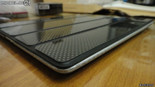 monCarbon for iPad2 "銀色"碳纖維背蓋開箱
