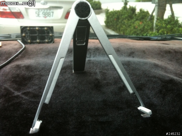 IPAD2 VS MAZDA5 車用架分享。