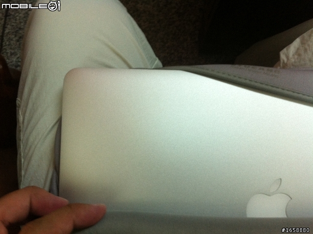 [簡單分享] 我的Macbook Air 13"側背包+內袋