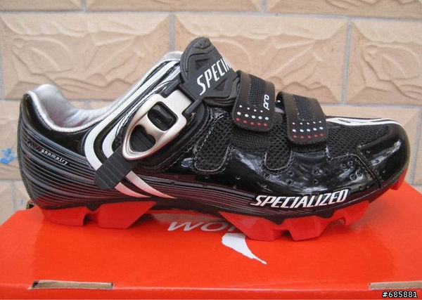 specialized PRO MTB的卡鞋有非CARBON的嗎?