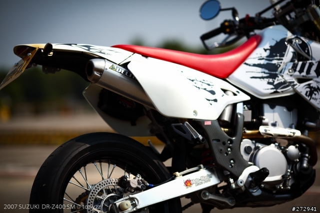 [開箱] 來自日本的街頭滑胎風  DR-Z400 SM