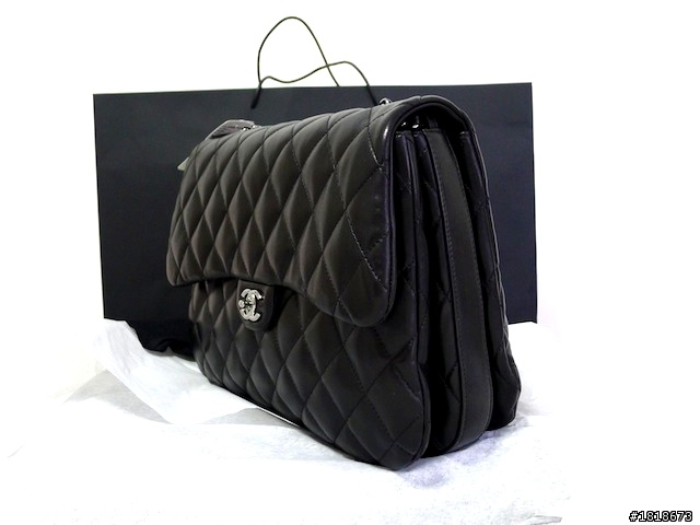 終於找到雙C CHANEL 格紋 大大的 相機包 了！！