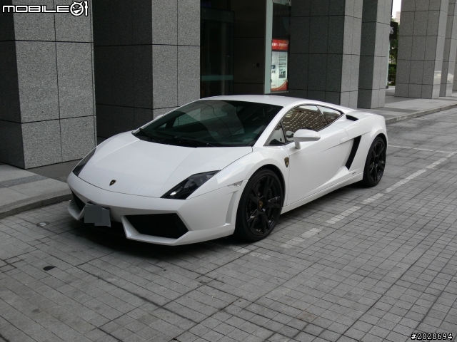 停在一旁的 Gallardo