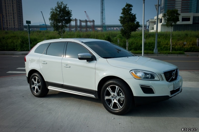 XC60終於裝上R-design配件~補上完裝照片