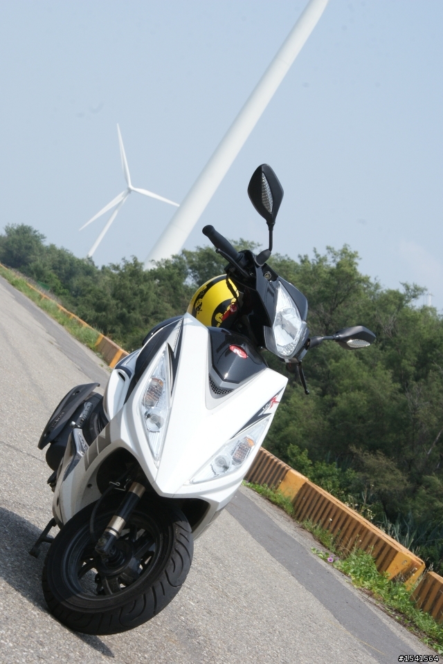 炎炎夏日!!!衝海邊看風車去~~