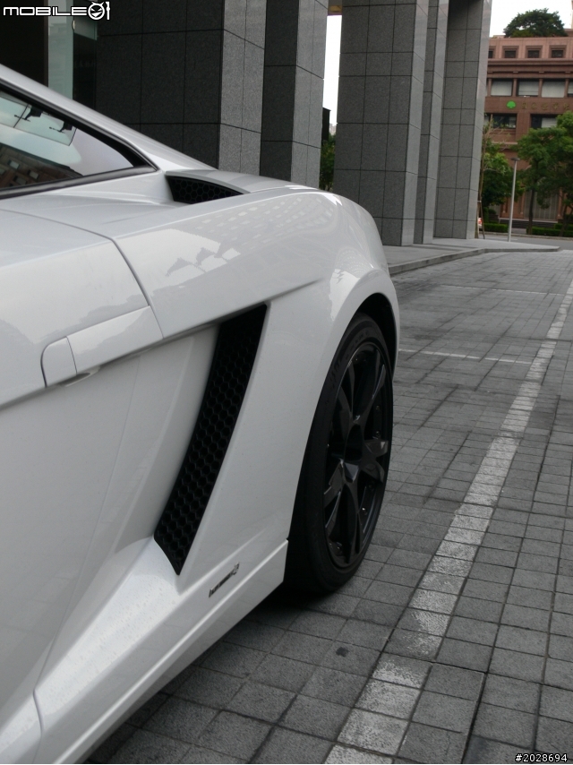 停在一旁的 Gallardo