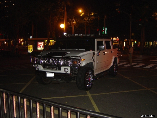 911國父紀念館前的Hummer