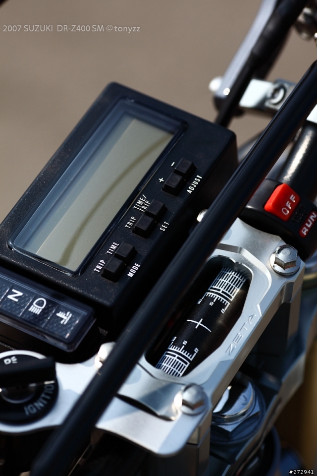 [開箱] 來自日本的街頭滑胎風  DR-Z400 SM