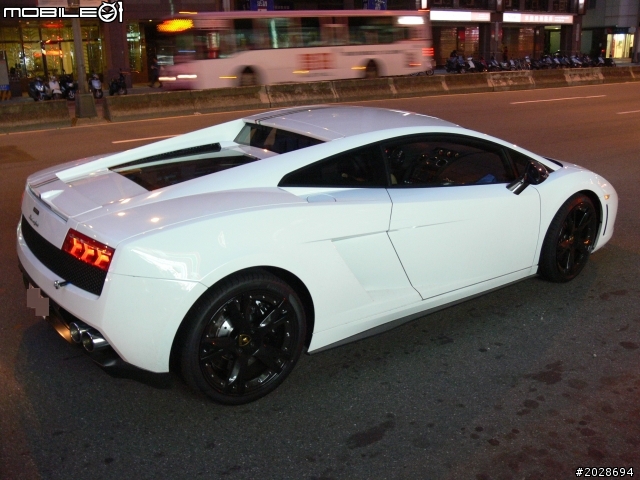 停在一旁的 Gallardo