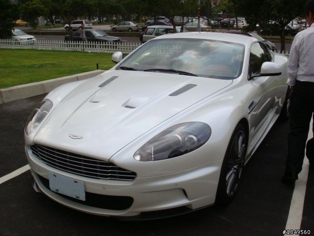 巧遇Aston Martin