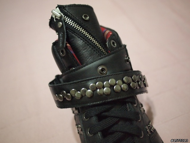 adidas Originals x Diesel 限量鞋款 鉚釘二連發