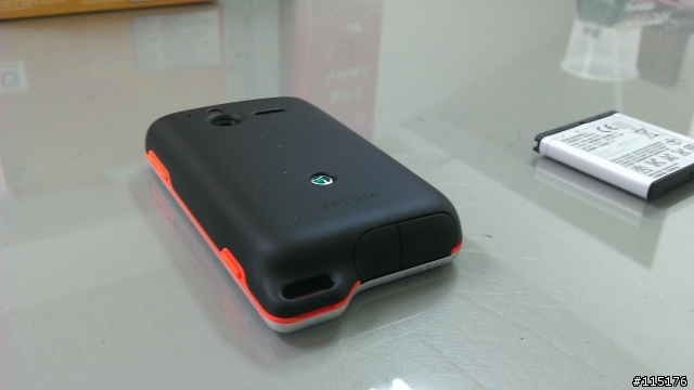 Sony Ericsson 三防機active入手簡單開箱圖....XD
