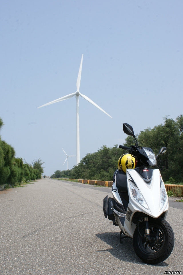 炎炎夏日!!!衝海邊看風車去~~