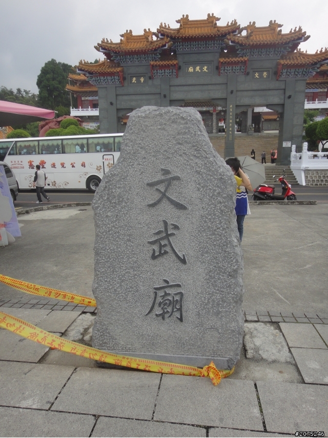 金牌妹~嚮往的金針花海~我來了^^~