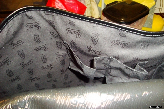 GUCCI 黑色漆亮面防水布斜背包.(同場加映HOLLISTER長袖帽T襯杉)
