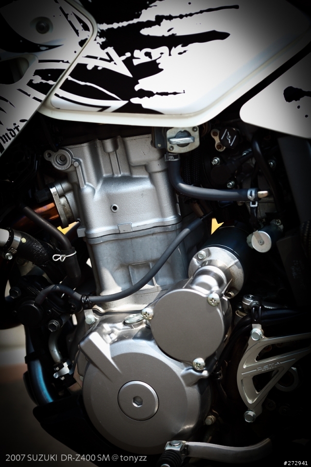 [開箱] 來自日本的街頭滑胎風  DR-Z400 SM