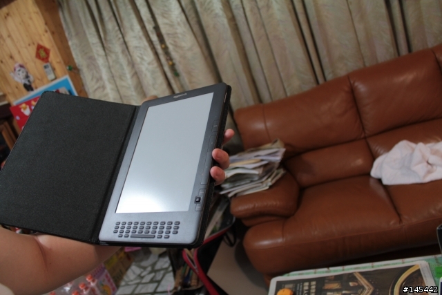[開箱]Kindle DX Leather Cover 保護套終於飛來了!!