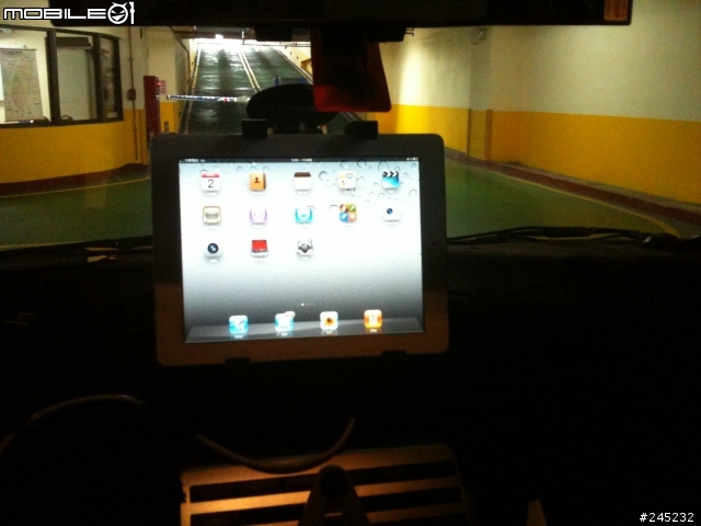 IPAD2 VS MAZDA5 車用架分享。