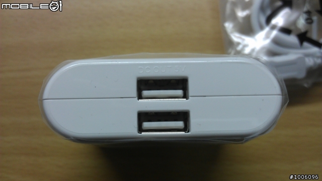 終於收到了~~KBC-L2BHK-S行動電源不專業開箱