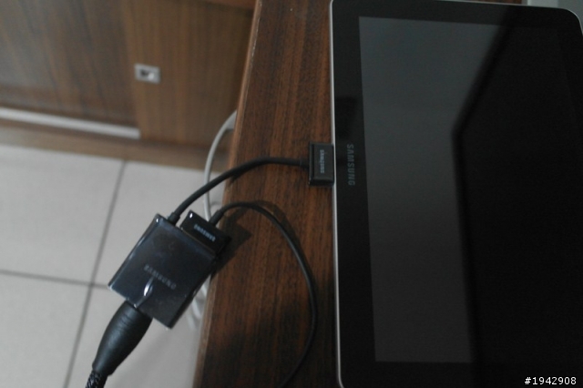 我也來開箱一下~~~Tab 10.1 HDMI 輸出線