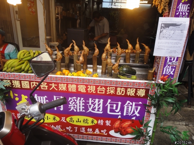 金牌妹~嚮往的金針花海~我來了^^~