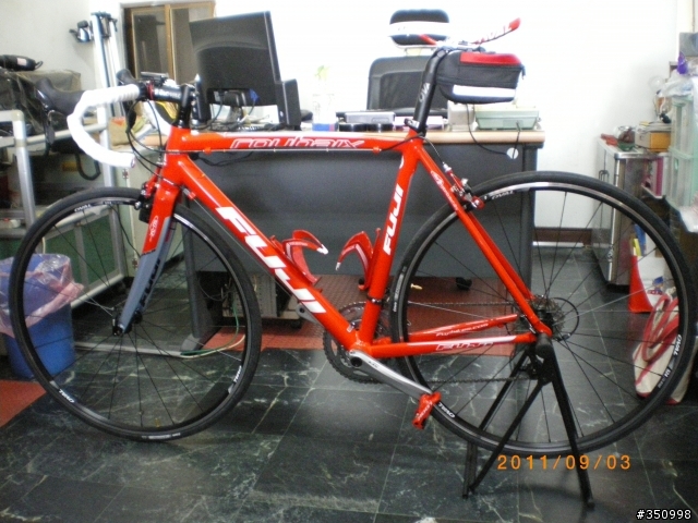我的2011年富士FUJI ROUBAIX 1.0公路車和上卡踏心得報告~~