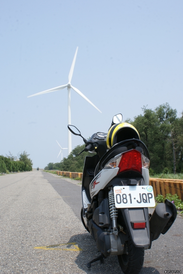 炎炎夏日!!!衝海邊看風車去~~