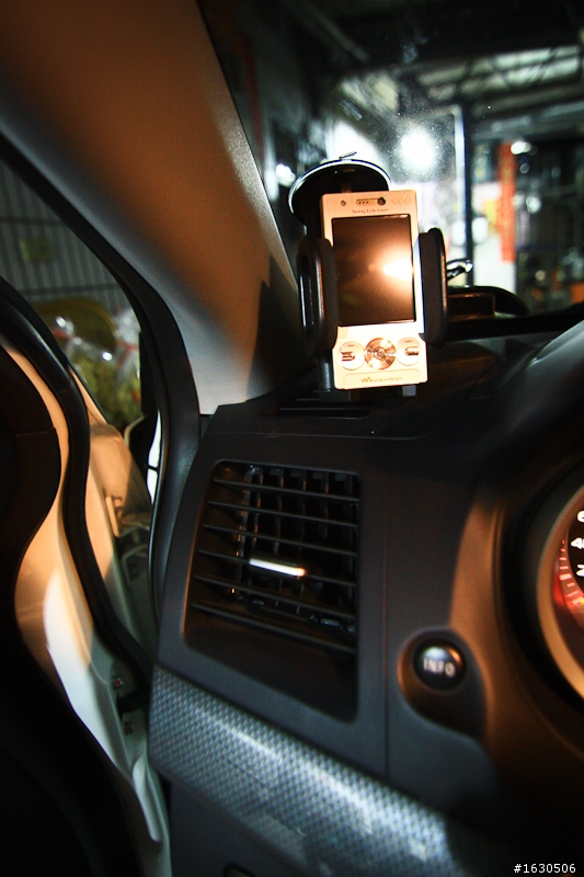 車內手機座充電之問題?!