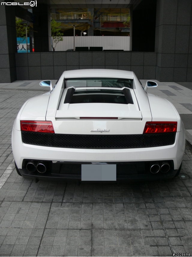 停在一旁的 Gallardo