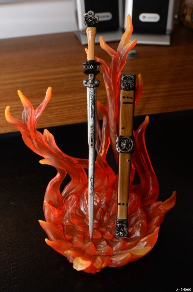 倚箏天波觀浩渺，蒼音掀濤洗星辰，白虹貫日掃魔蕩，明玥當空照古今