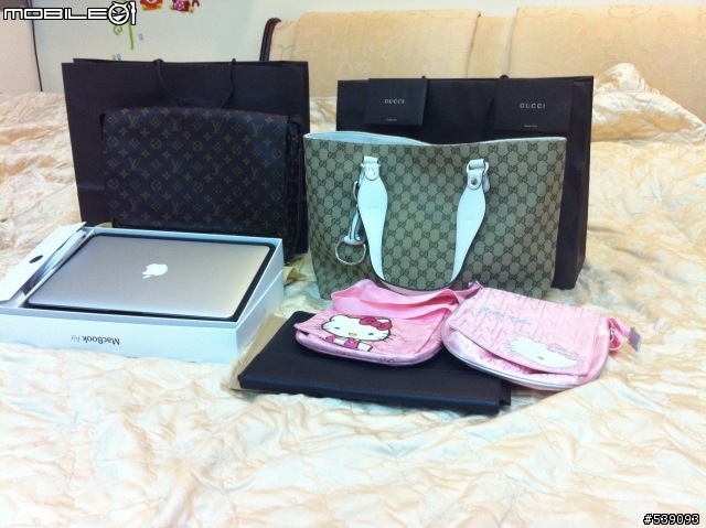遲來的香港行MACBOOK AIR 13 開箱～附內包、外包...
