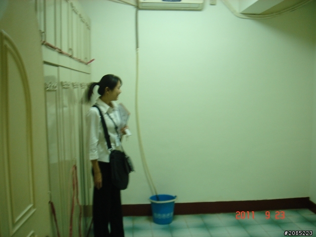 好克難的AC排水.....