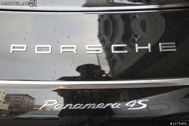 我家巷口的Panamera 4S (新手試拍.)