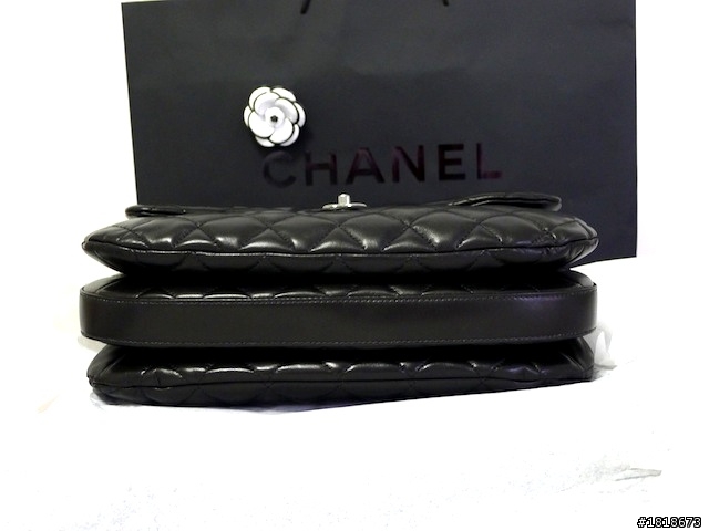 終於找到雙C CHANEL 格紋 大大的 相機包 了！！