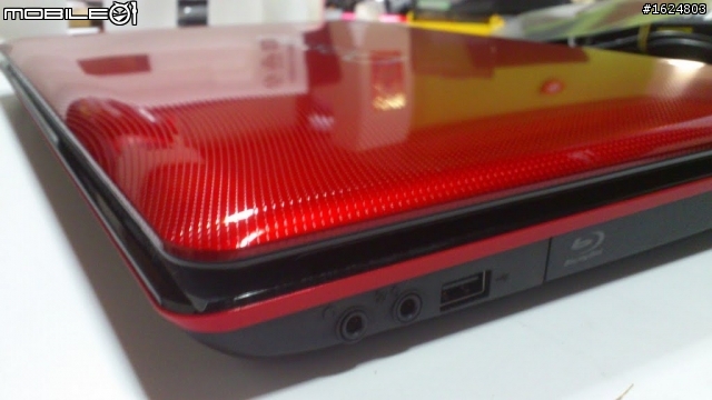 toshiba Qosmio  F750 裸視3D不專業開箱