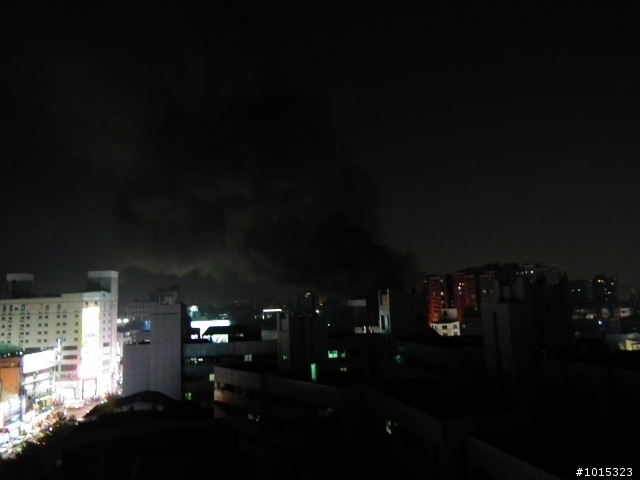 逢甲旗艦夜市失火了(日船章魚燒小丸子氣爆)....(更新照片)