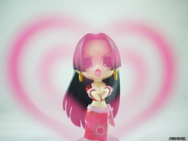 不是黏土人而是chibi-arts的魯夫與女帝