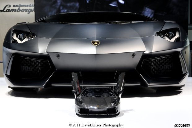 比真車還貴...LP-700 1:8模型車