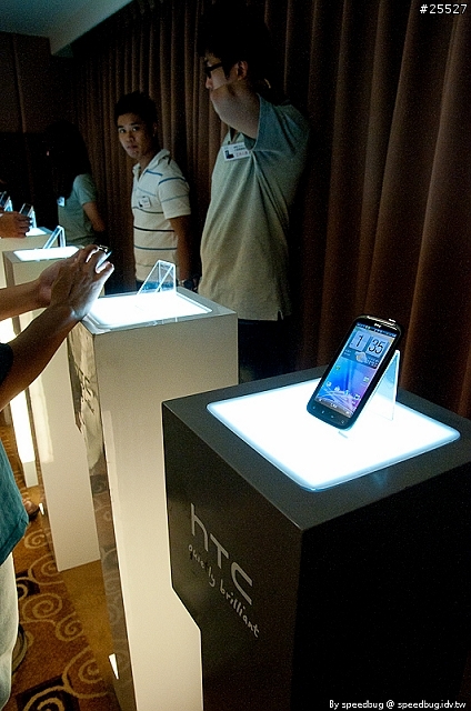 [體驗] 裸視3D隨身看 hTC EVO 3D 體驗會高雄場心得