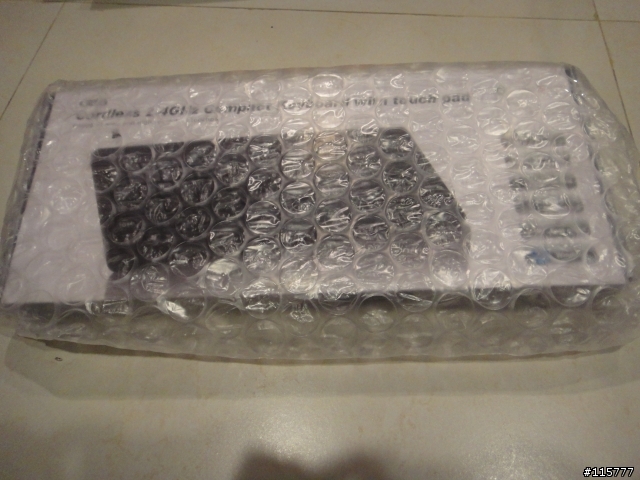 [開箱分享文]i-rocks RF-6496 (BK)，無線鍵盤、Touchpad雙合一。跟傳統說886~全面啟動時尚簡單化！