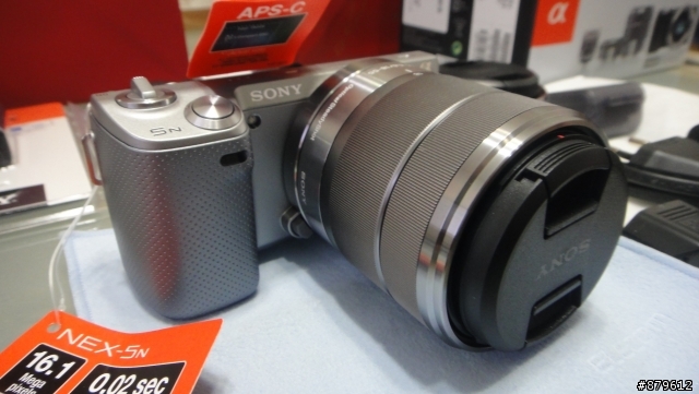 Sony NEX-5ND 銀色，開箱