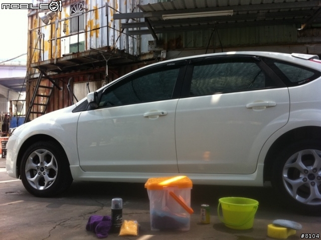 小白佛第一次的洗車 打蠟自己來