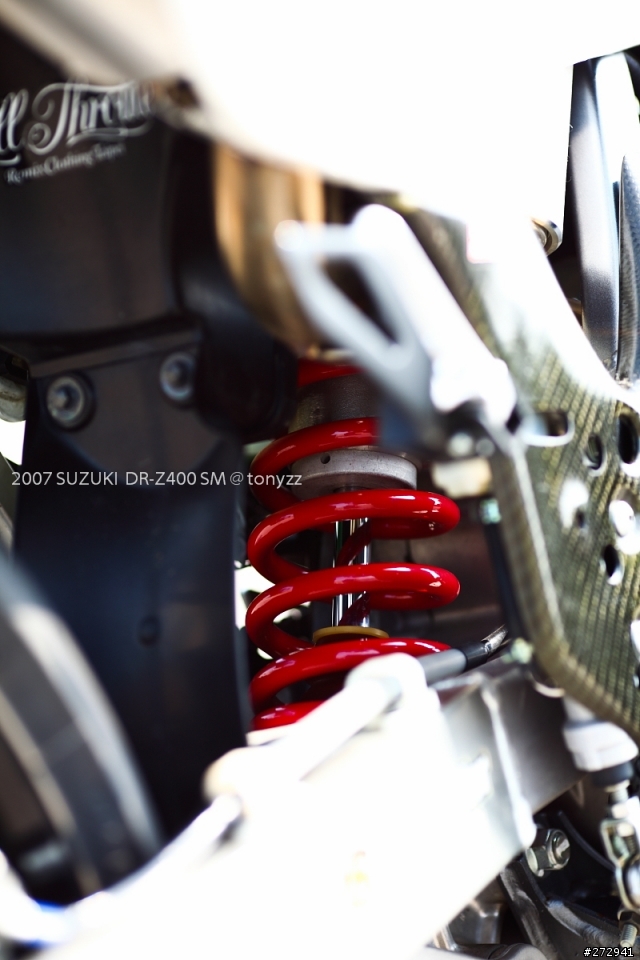 [開箱] 來自日本的街頭滑胎風  DR-Z400 SM